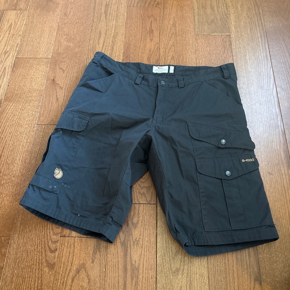 Fjallraven Men’s Dark Grey Barents Pro Shorts Size 37/39 - Picture 1 of 5